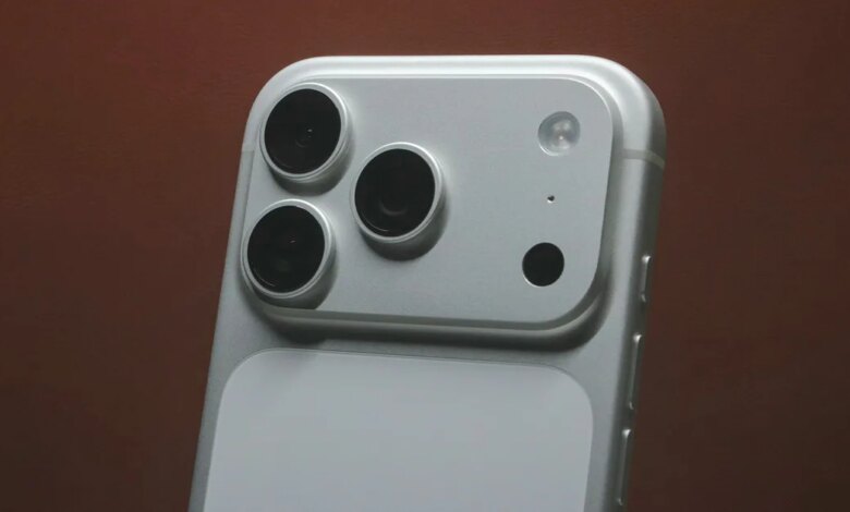 How Two-Stage AI Technology Improves Low-Light Smartphone Photography