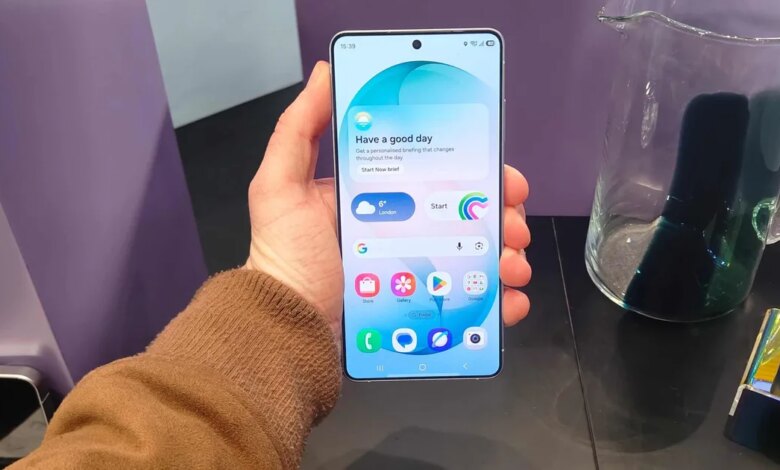 Samsung Galaxy S27 Pro Rumored to Adopt the Ultra’s iPhone-Inspired Design